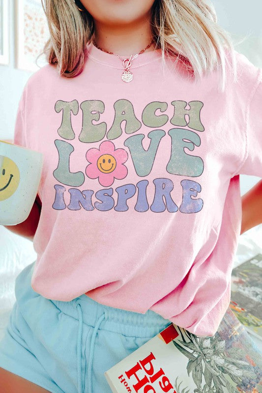 TEACH LOVE INSPIRE DAISY HAPPY FACE GRAPHIC TEE