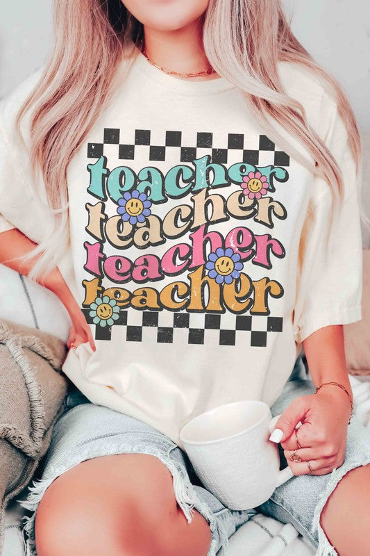 
                      
                        RETRO CHECKER TEACHER REPEAT GRAPHIC TEE
                      
                    