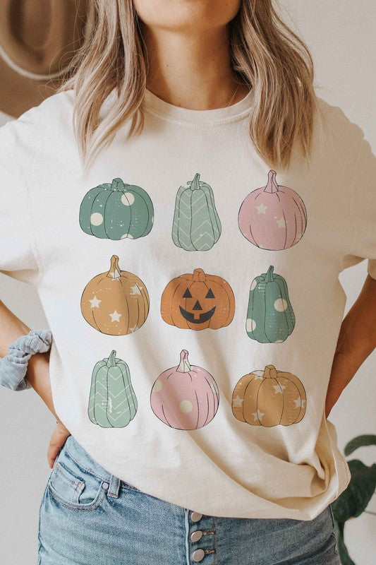 
                      
                        MULTI VINTAGE PUMPKINS GRAPHIC TEE
                      
                    