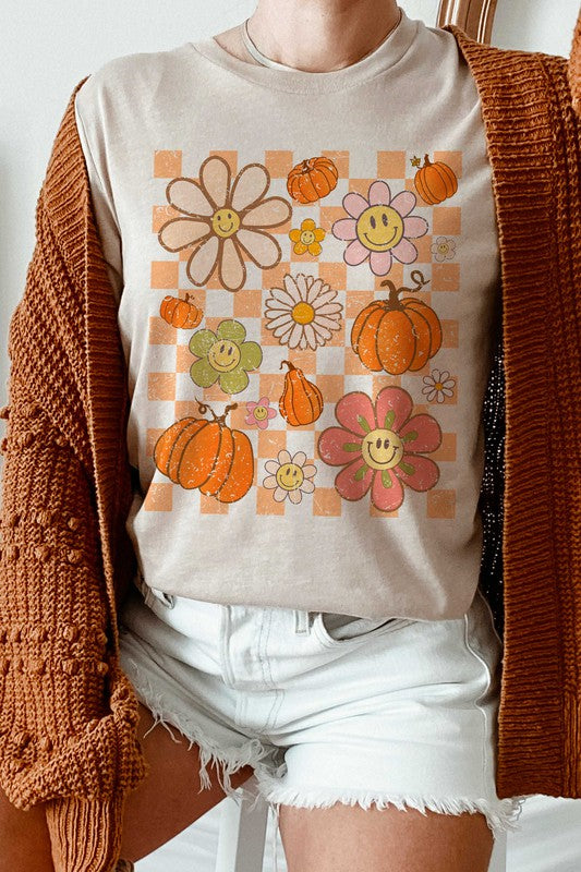 
                      
                        CHECKERED PUMPKIN DAISIES GRAPHIC TEE
                      
                    