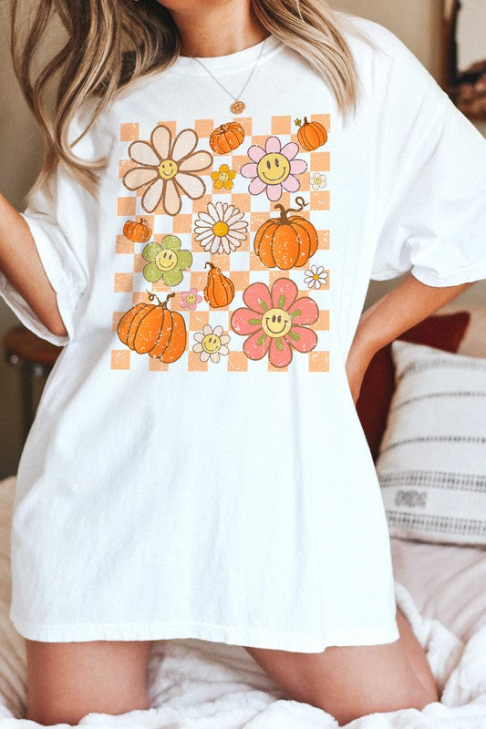 CHECKERED PUMPKIN DAISIES GRAPHIC TEE