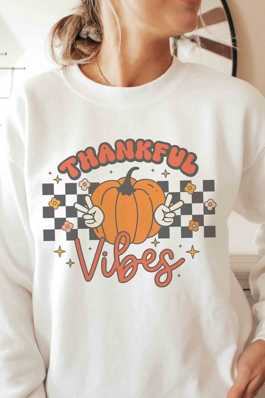 THANKFUL VIBES PUMPKIN GRAPHIC SWEATSHIRT