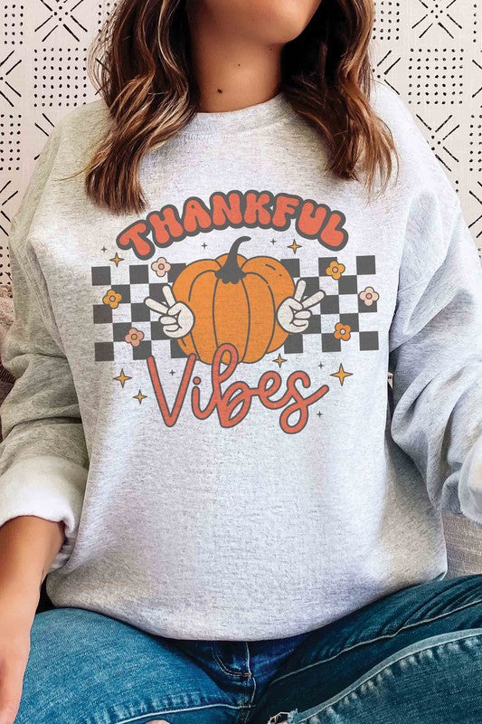 THANKFUL VIBES PUMPKIN GRAPHIC SWEATSHIRT