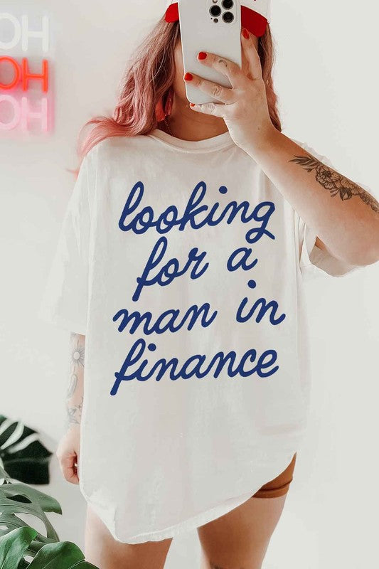 LOOKING FOR A MAN IN FINANCE Oversized Graphic Tee