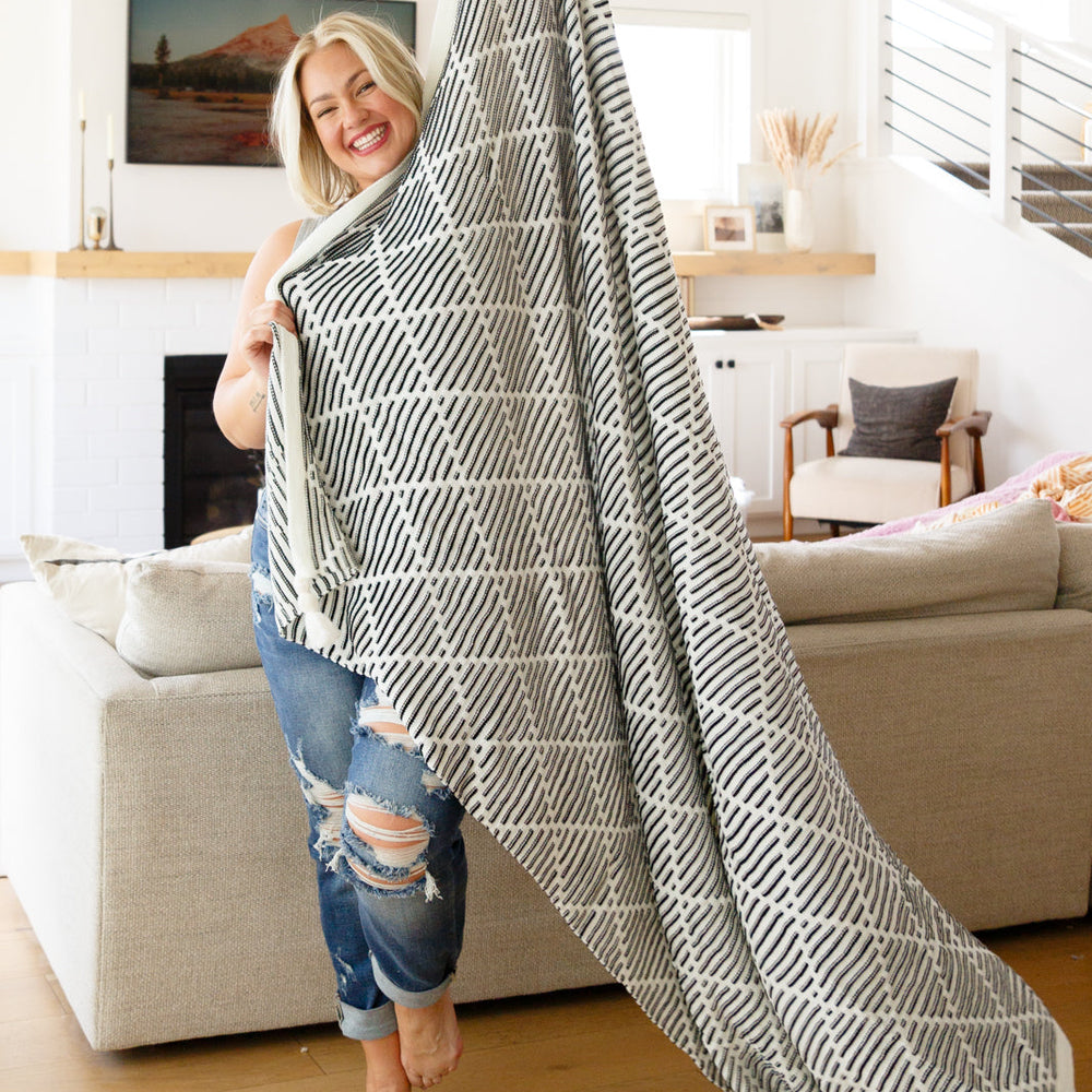 
                      
                        Everett Blanket Single Cuddle Size in Black & White
                      
                    