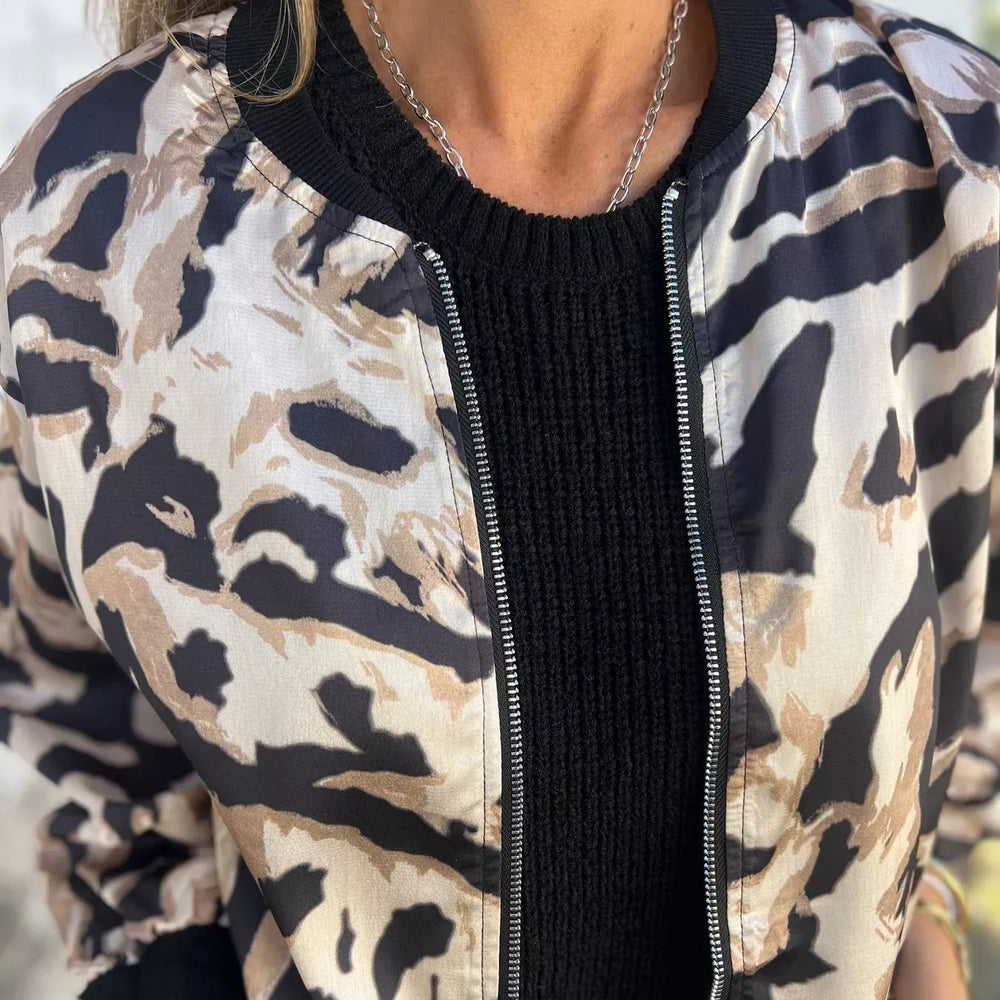 
                  
                    ac1bebc2e81347a1a3e1465f848a62ae-Max-Origin
                  
                