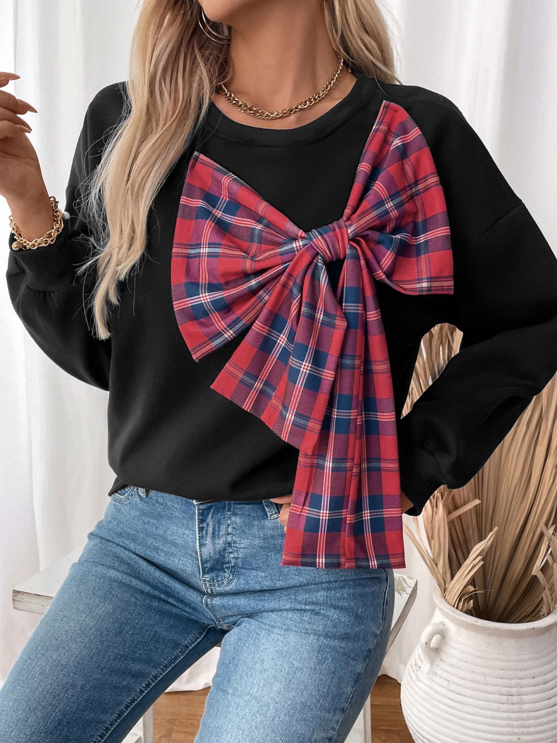 Bow Round Neck Long Sleeve Sweatshirt