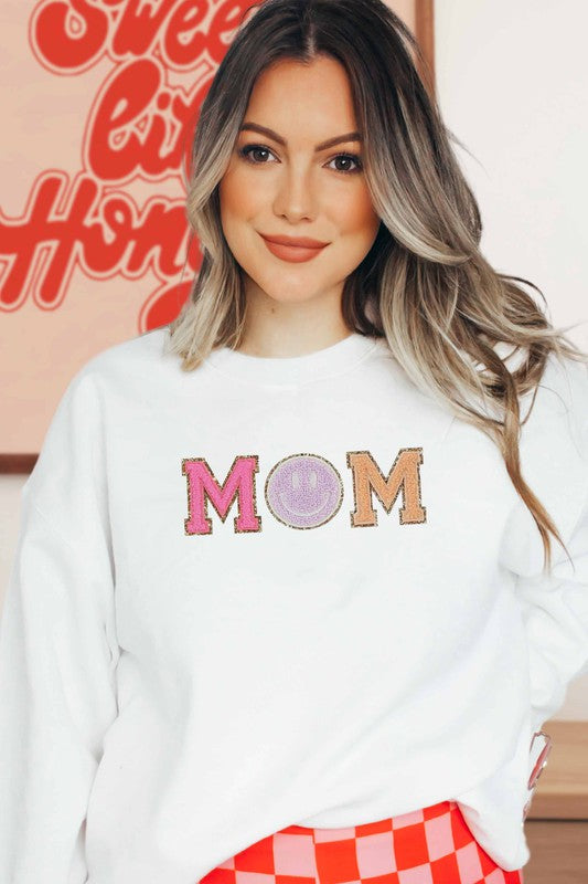 Mom Smiley Graphic Pullover