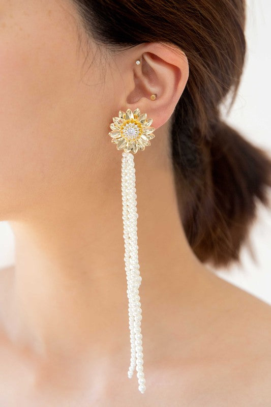 Load image into Gallery viewer, Dandelion Pearl Drop Earrings
