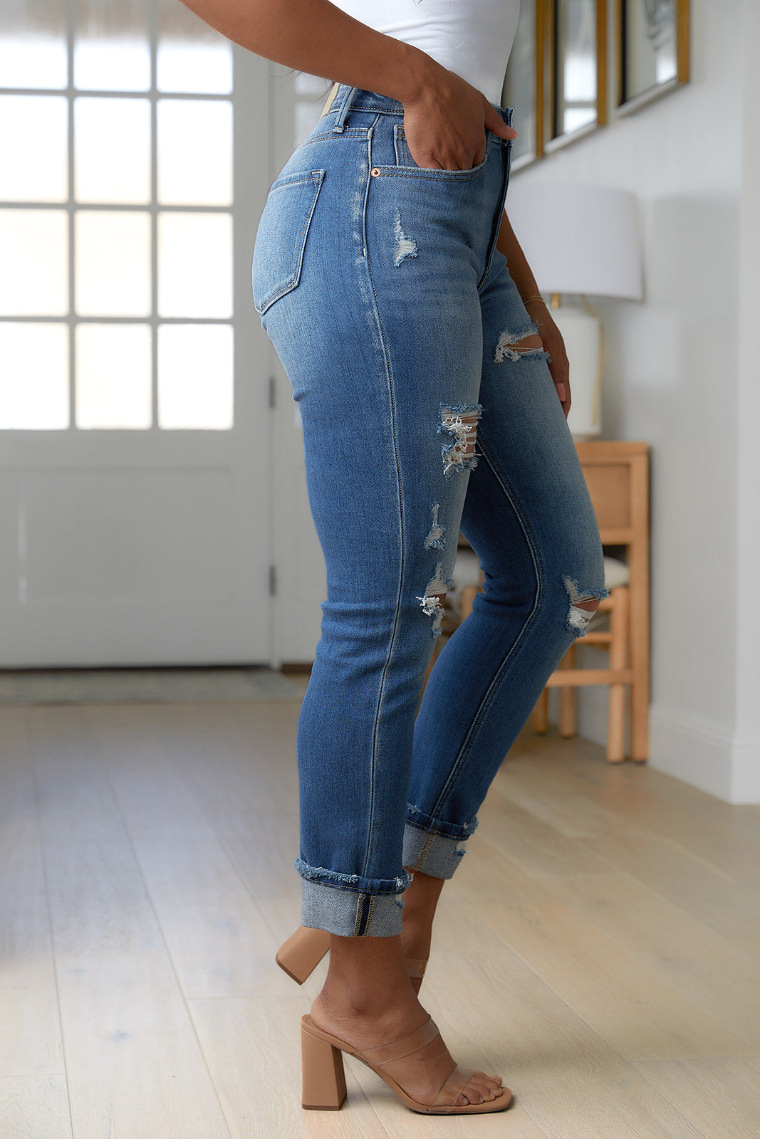 Load image into Gallery viewer, Belinda High Rise Distressed Straight Jeans
